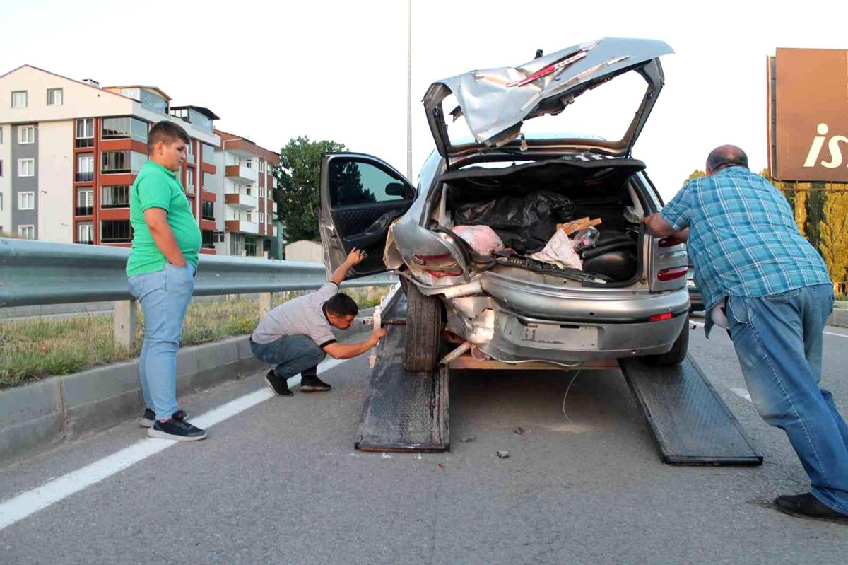 Bayburt'ta iki araba çarpıştı: