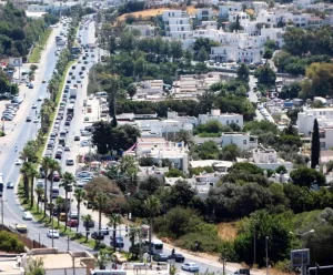 Bodrum’a tatilci akını başladı: Trafik kilitlendi, kıyılarda adım atacak yer kalmadı