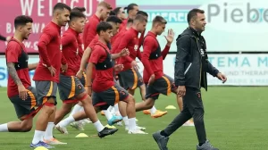 Galatasaray’da büyük deprem! İki yıldız futbolcu idmanda birbirine girdi