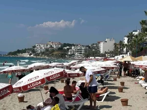 Kuşadası’nda bayramda cümbüş tavan yaptı