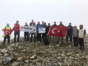 Son dakika haberleri | 2 bin 404 rakımlı Emirgazi tepesine 15 Temmuz şehitleri için tırmandılar