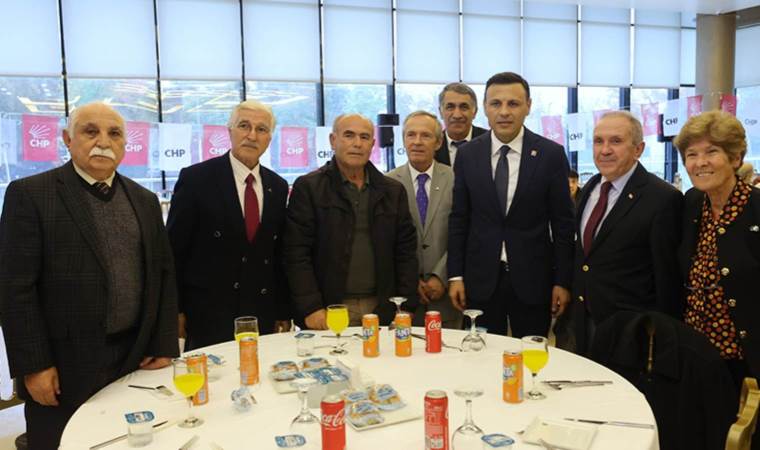 CHP İstanbul Vilayet Lideri Özgür Çelik, Öğretmenler Günü’nde öğretmenlerle buluştu