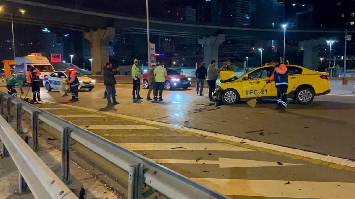 Kadıköy’de Trafik Kazası: Taksi Şoförü Yaralandı