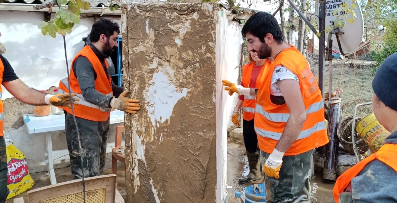 Aydın’da sağanak yağış sonrası AFAD gönüllüleri çalışmalara başladı