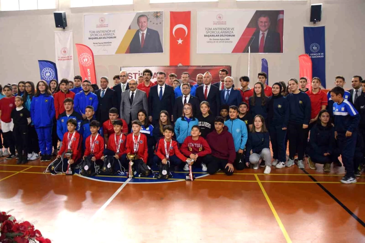 Balıkesir’de Gençlere Spor Kıyafeti Takviyesi ve Ödüllendirme Programı