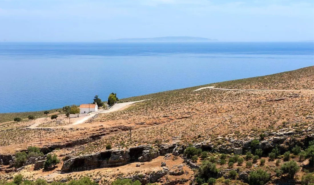 Çıplak yüzülebilen Yunan adası