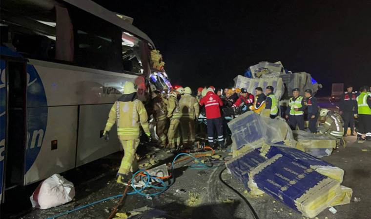 İstanbul Eyüpsultan’da katliam üzere kaza! Yolcu otobüsü ile TIR çarpıştı: 1 meyyit 31 yaralı