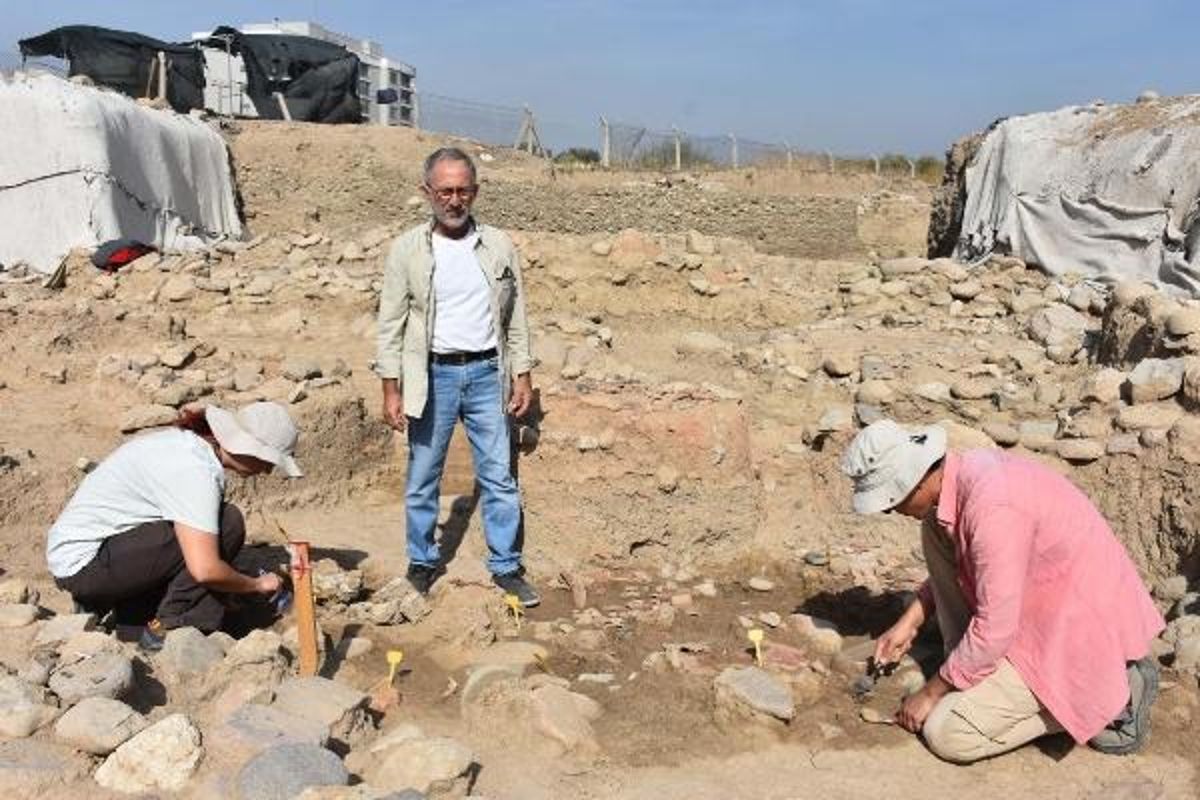 İzmir’de 8 Bin 200 Yıl Öncesine İlişkin Atölye Bulundu