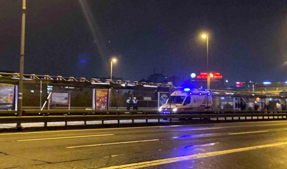 Okmeydanı'nda denetimden çıkan metrobüs,