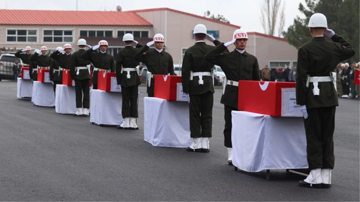 Pençe-Kilit Harekatı bölgesinde şehit olan 6 askerimiz için Şırnak’ta merasim yapıldı