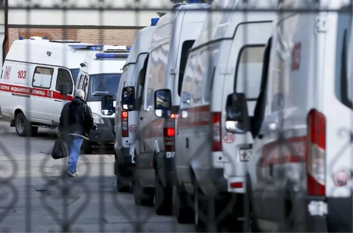 Rusya’da gizemli bir virüs patlak verdi. Onlarca ambulans bulaşıcı hastalıklar hastaneleri önünde sıraya girdi