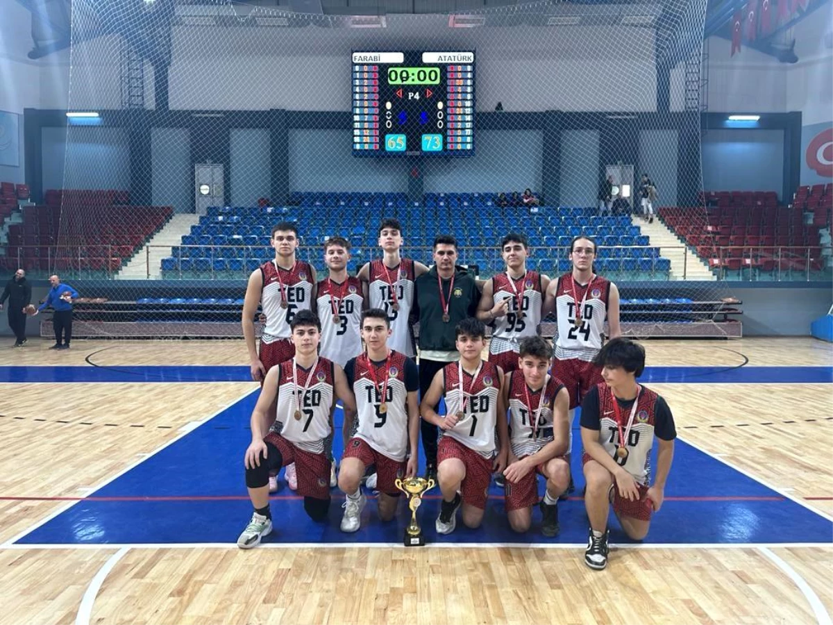 TED Düzce Koleji Genç Erkekler Basketbol Ekibi Şampiyon Oldu