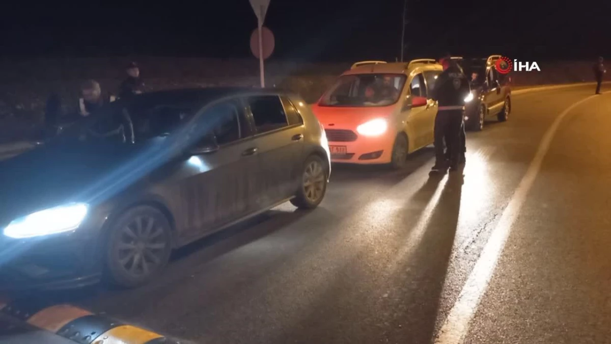 Edirne’de asayiş ve trafik uygulaması: Araçlar didik didik arandı