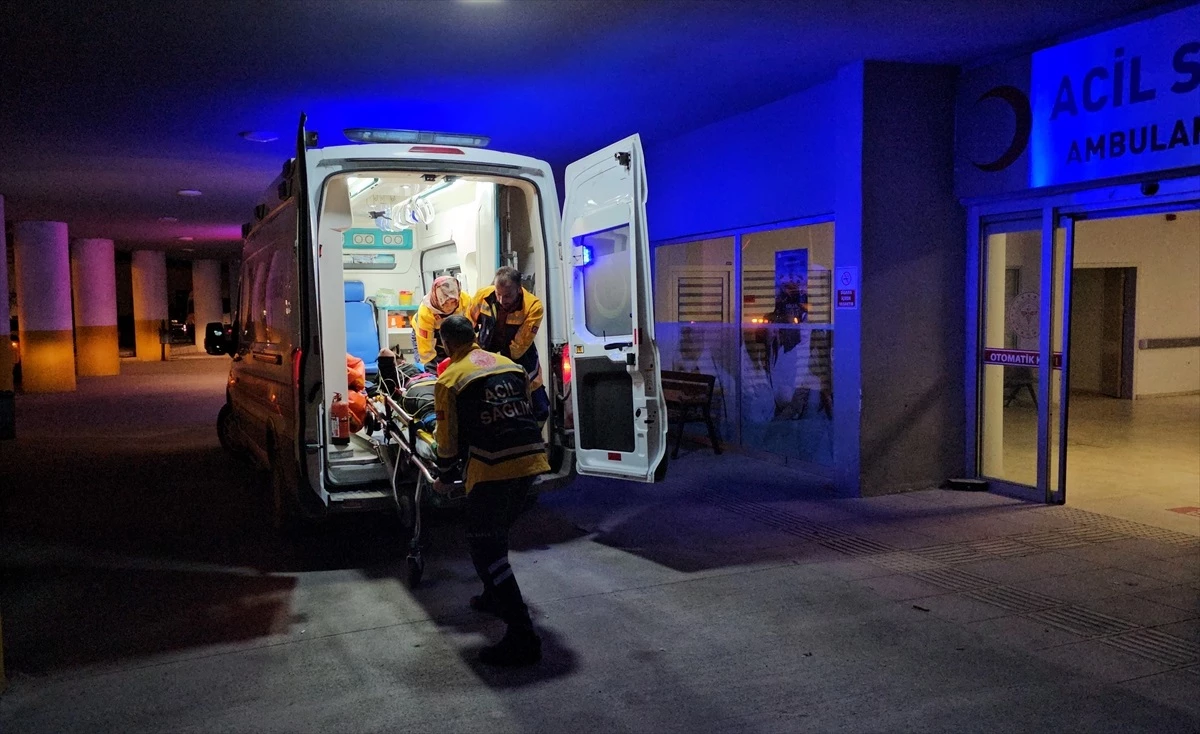 Erzincan’da Üniversite Öğrencisi Minibüs Kazasında Ağır Yaralandı