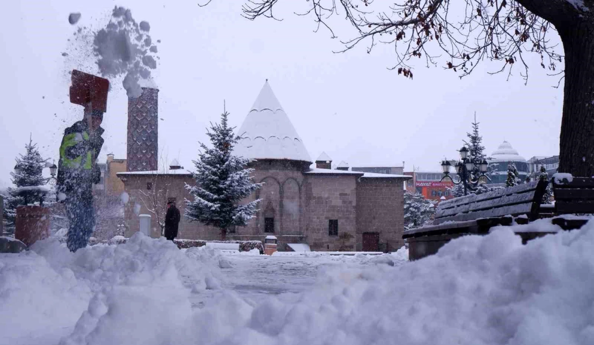 Erzurum’da Kar Yağışı Tesirli Olmaya Devam Ediyor