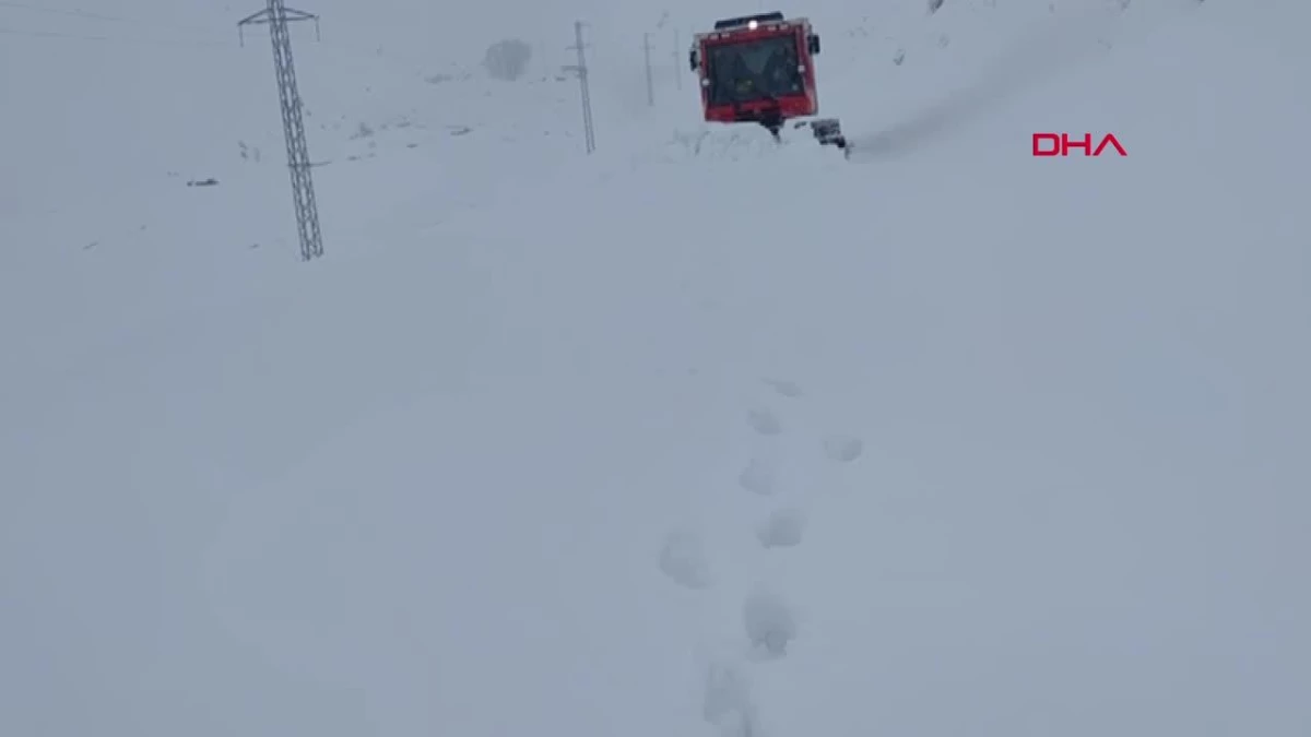 Karla Kapalı Yolda Rahatsızlanan Gebe Bayan Paletli Ambulansla Kurtarıldı