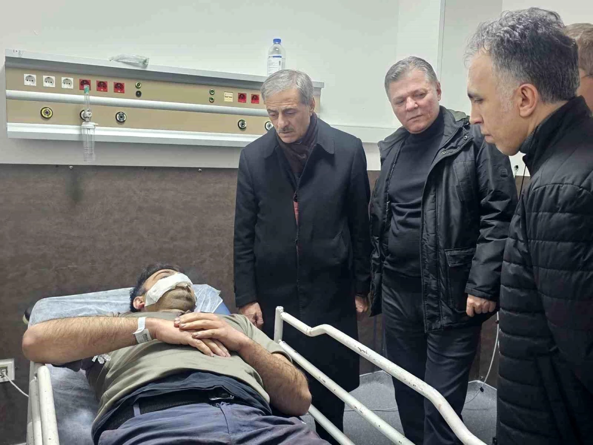 Sakarya Büyükşehir Belediye Lider Adayı Yusuf Alemdar, kaza sonucu yaralanan polis memurunu ziyaret etti