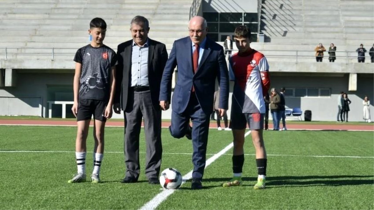 Uşak Üniversitesi, Uşaklı Gençlere Stadyumunu Açtı