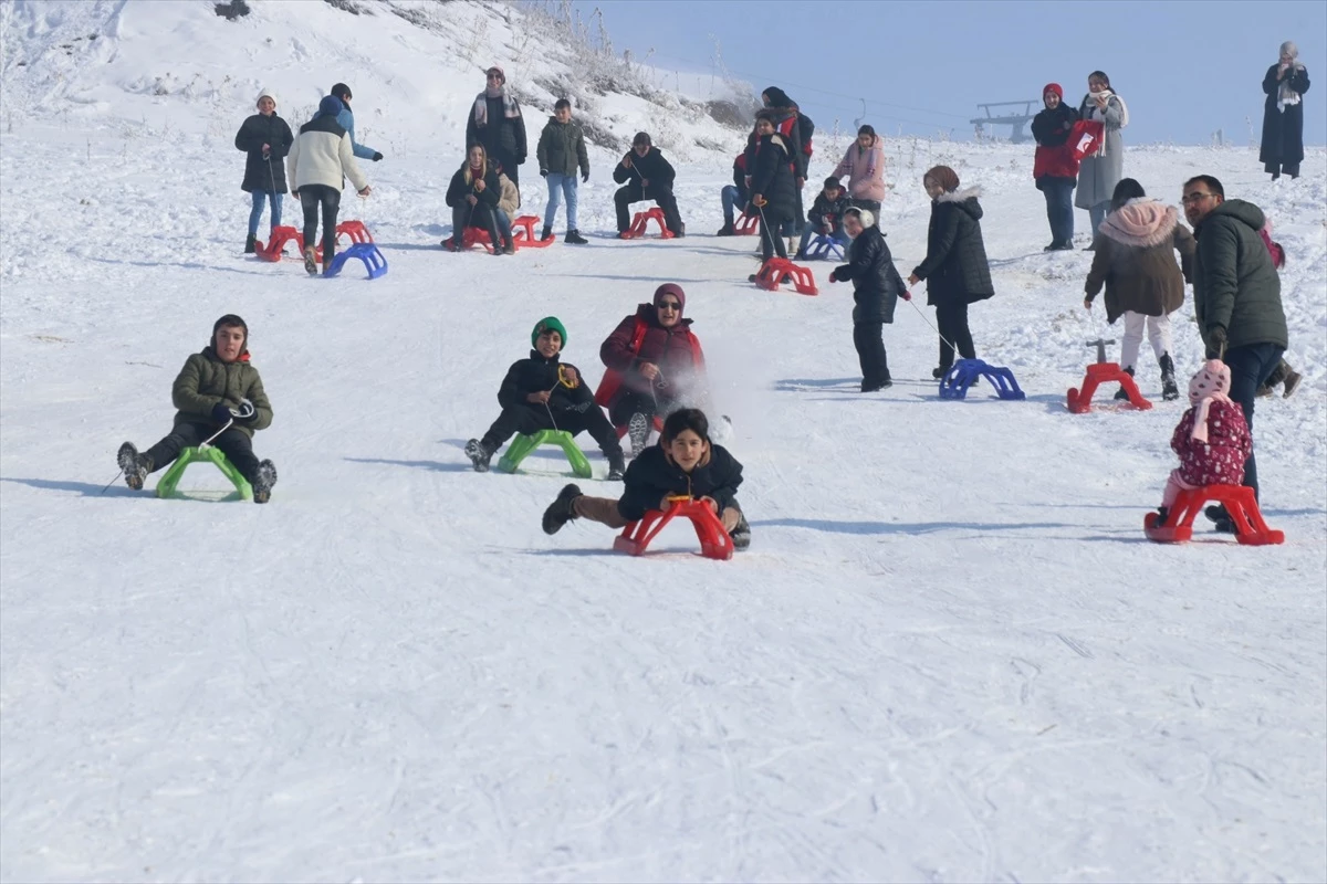 Ağrı’da Yetim Çocuklara Kızak Cümbüşü