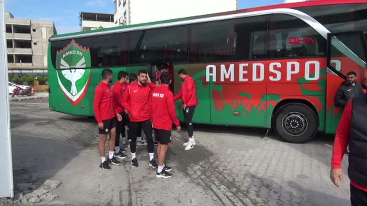 Amedspor ile İskenderunspor maç öncesi depremzedelerle buluştu