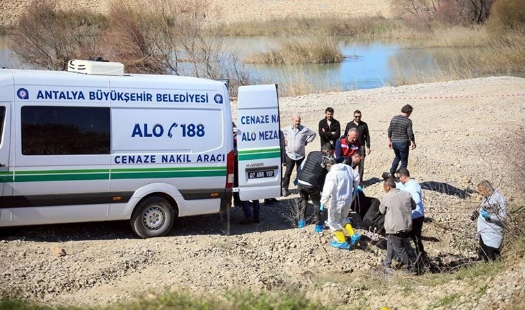 Antalya’da müthiş olay: Ördek avına çıkan köpek, ceset buldu