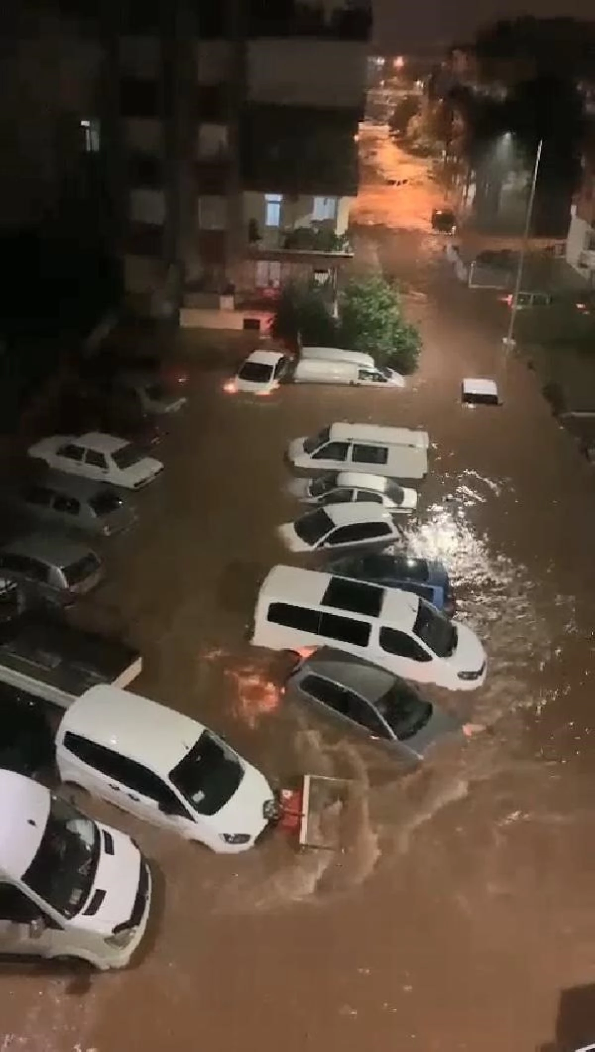 Antalya’da Şiddetli Fırtına ve Sağanak Yağış