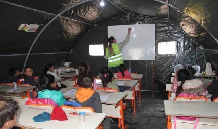 Eğitim-İş Lideri Kadem Özbay, zelzele bölgesindeki durumu kıymetlendirdi: Eğitim enkaz altında kaldı