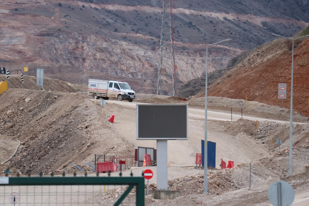 Erzincan’da maden ocağındaki toprak kayması: Kayıp emekçilerin arama çalışmaları devam ediyor