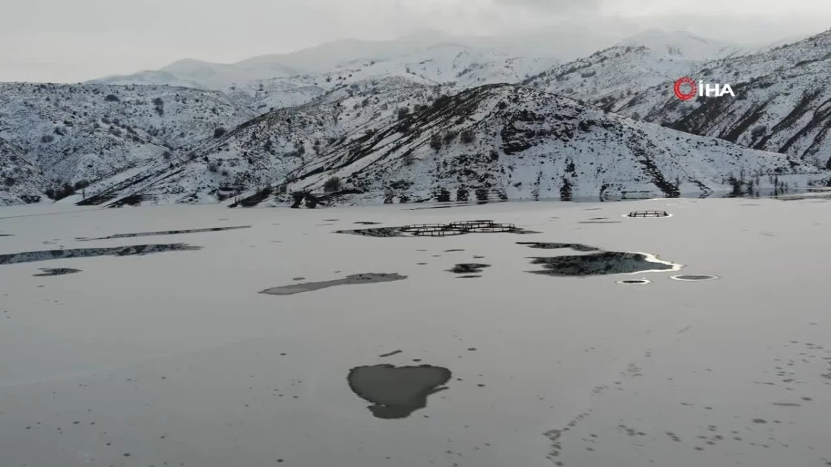 Erzincan’daki Göyne Sulama Barajı buzla kaplandı