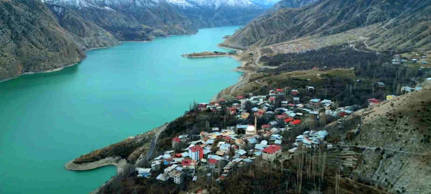 Erzurum’un Uzundere ilçesindeki Balıklı Köy, tabiat ve tarih severlerin gözdesi haline geldi