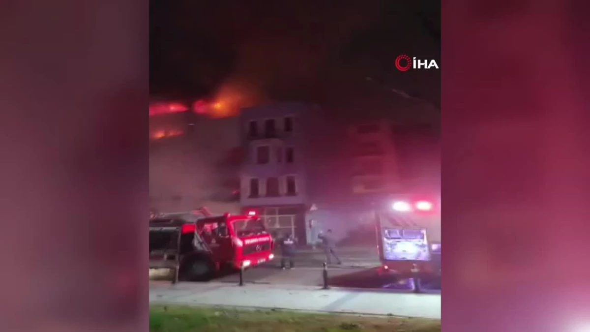 Fatih’te ahşap binada başlayan yangın yanındaki binaya da sıçradı Balat’ta korkutan yangın: 1 kişi dumandan etkilendi