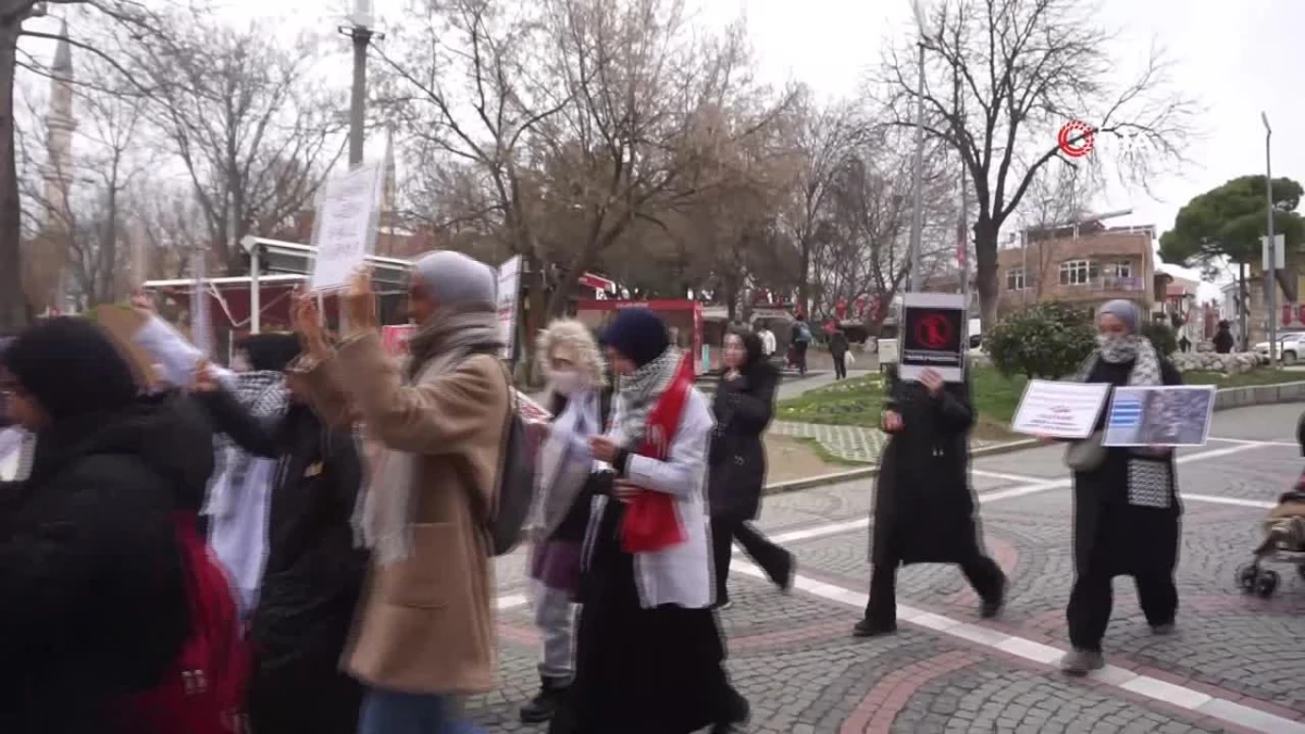 Gazze’ye dayanak için bir ortaya gelen üniversite öğrencilerinden sessiz yürüyüş