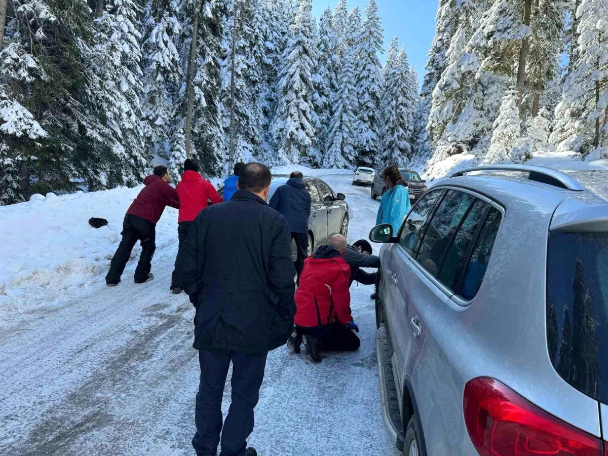 Kartalkaya Kayak Merkezi’nde Tatilciler Yolda Kaldı