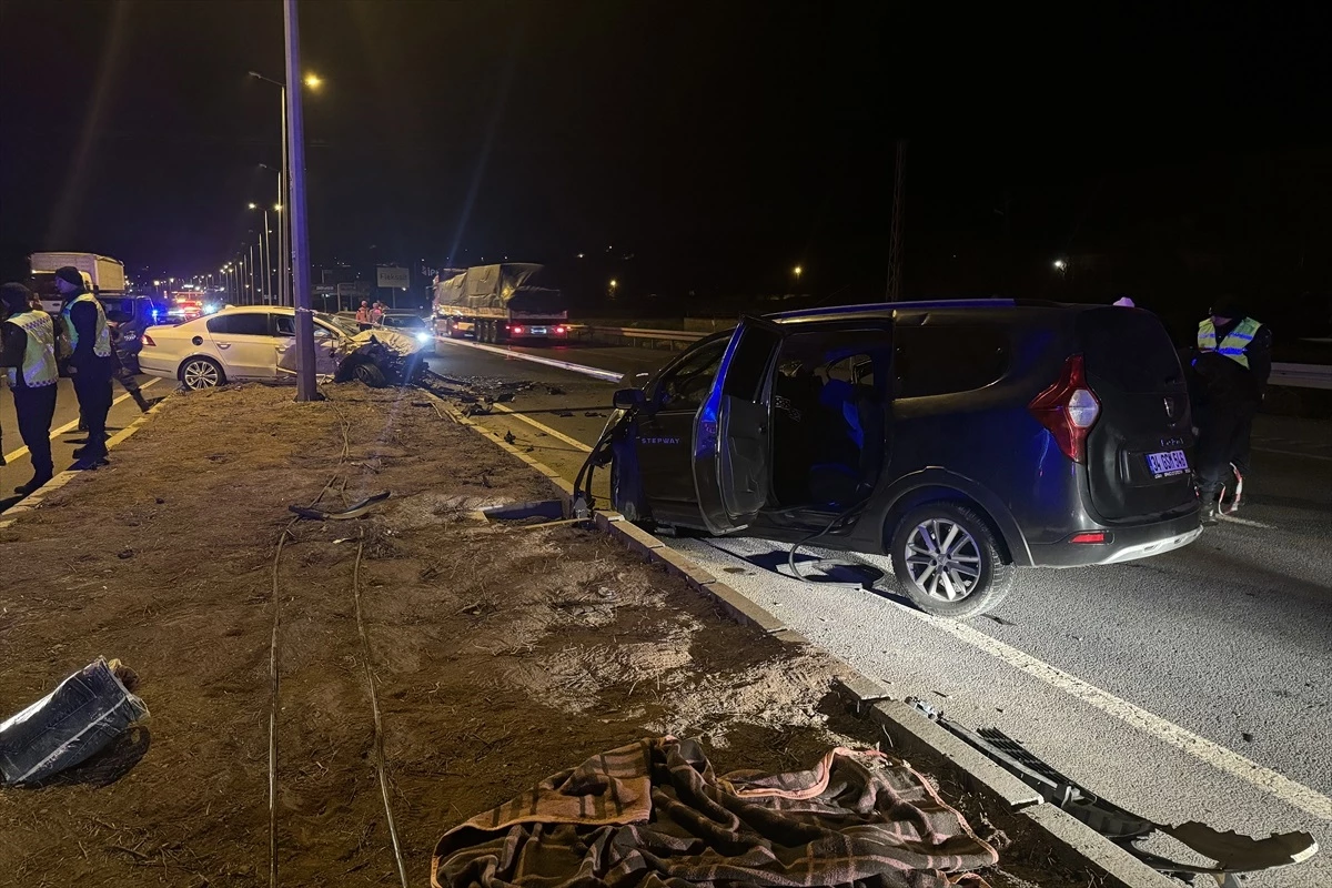 Kayseri’de Trafik Kazası: 3 Meyyit, 4 Yaralı