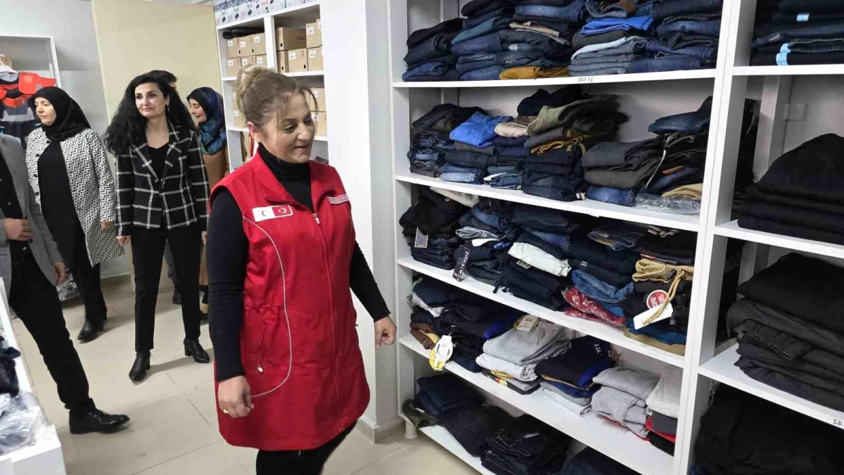 Tokat’ta Yardımseverlik ve Paylaşmanın Ehemmiyetine Vurgu Yapan Kızılay Butik Market Açıldı