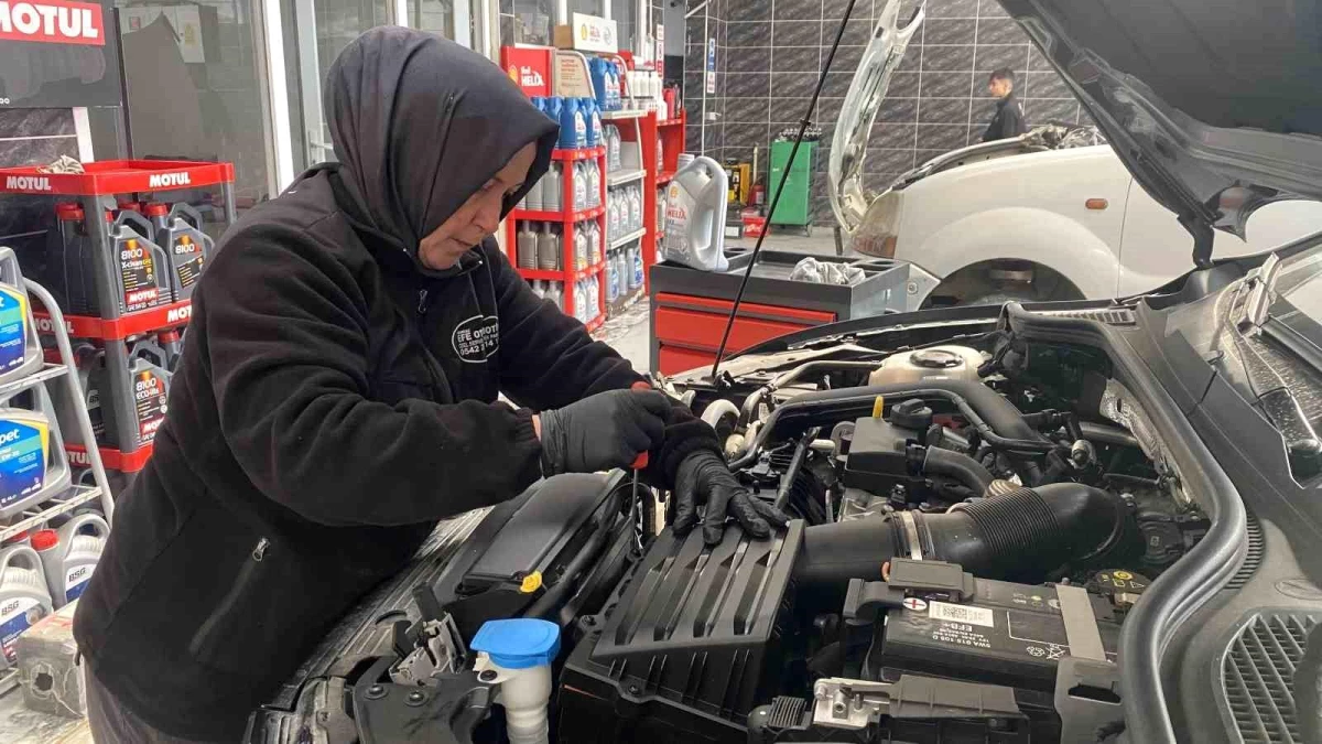 Çanakkale’de Bayan Motor Ustası Ümmügül Aydoğdu