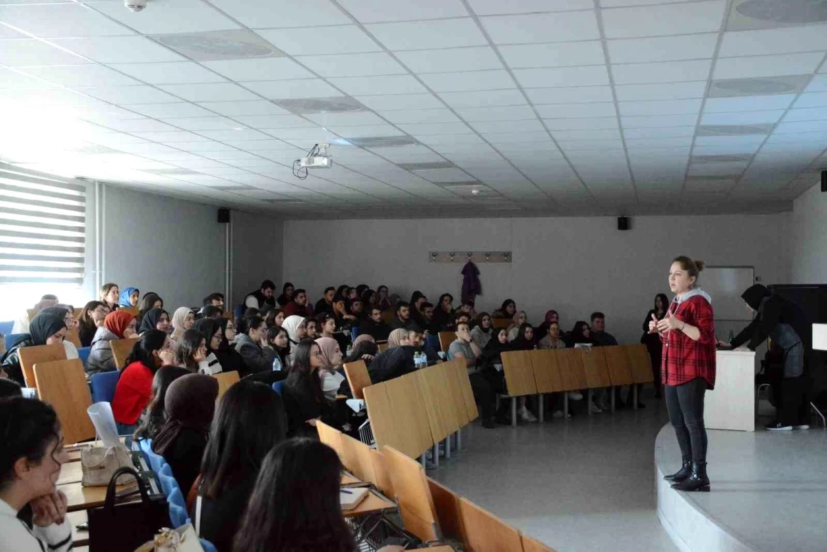 Düzce Üniversitesi’nde özgeçmiş hazırlama teknikleri aktifliği düzenlendi