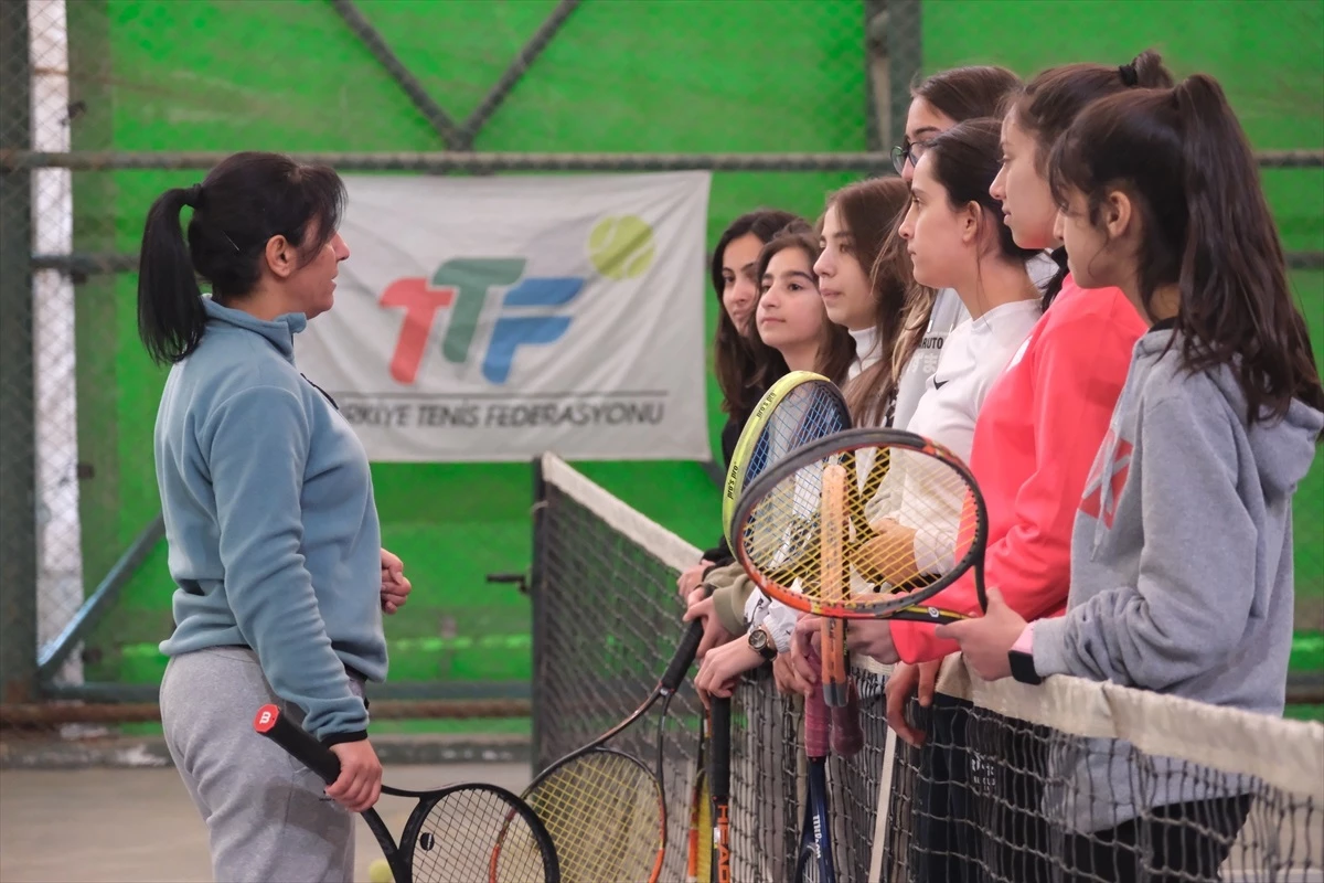 Hakkari’de Bayanların Tenis İlhamı