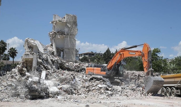 İhalelerde sürpriz yok! Hatay ve Şanlıurfa’da sarsıntı konutlarını tekrar iktidara..