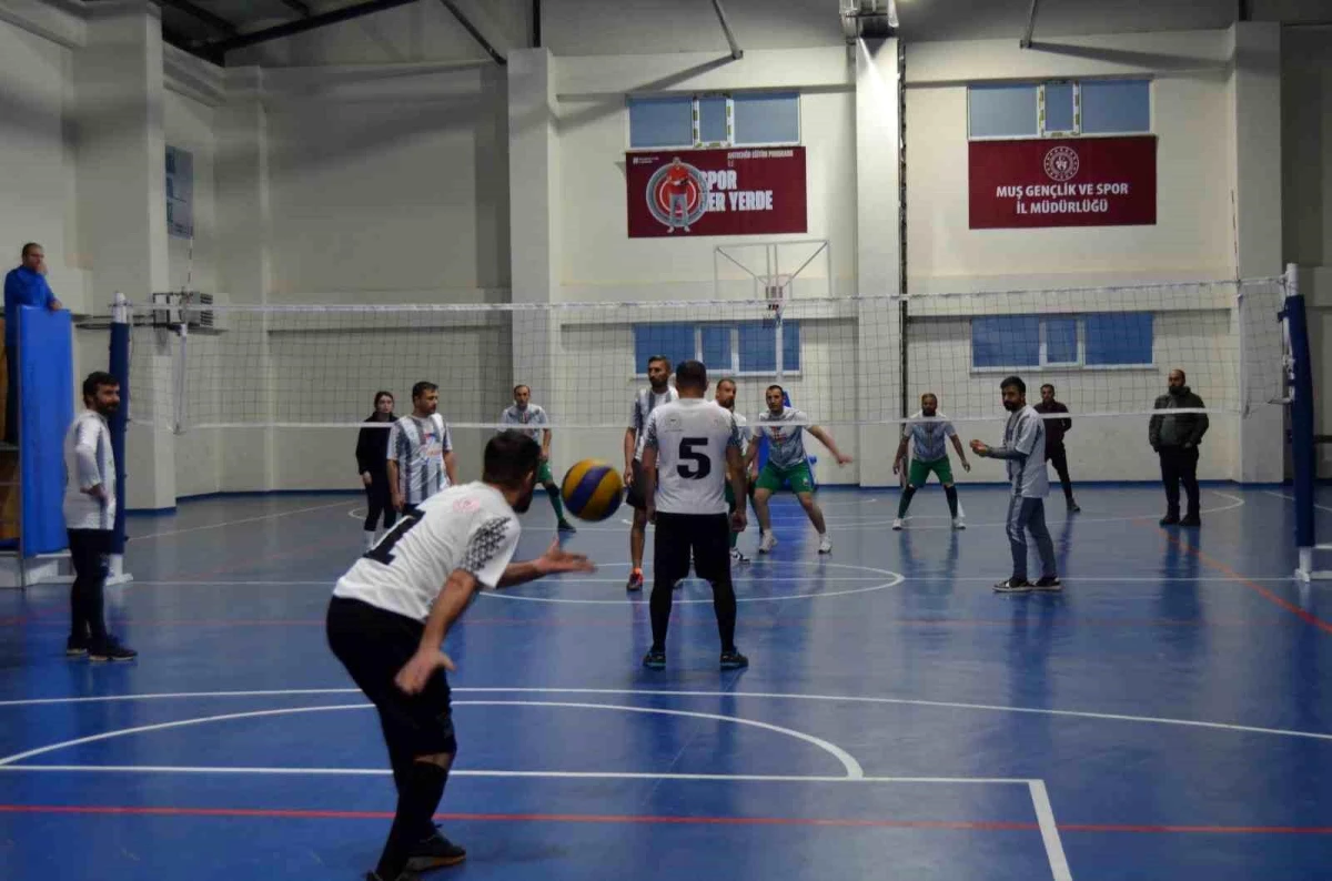 Muş’ta Avrupa Birliği takviyeli voleybol turnuvası devam ediyor