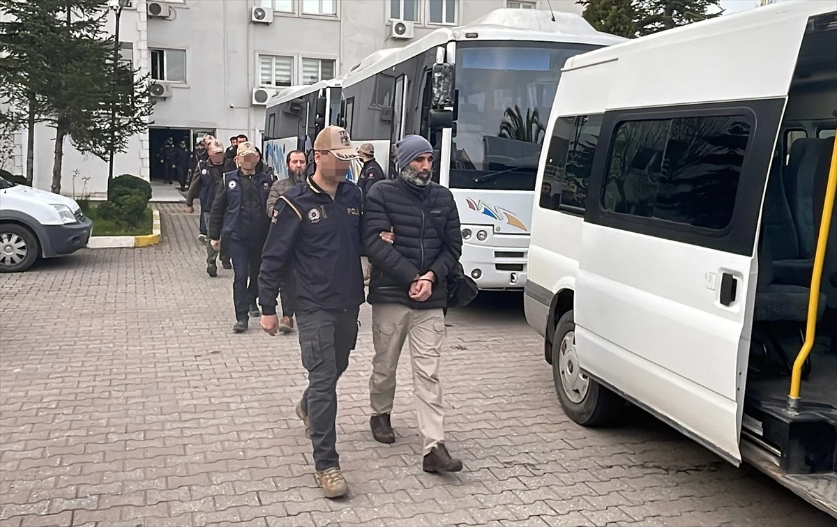 Sakarya’da DEAŞ Operasyonunda 33 Kuşkulu Adliyeye Sevk Edildi