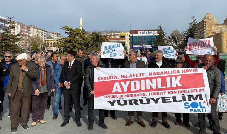 SOL Parti ‘Aydınlık Ülke Yürüyüşleri’ için 3 kentte sokağa çıktı