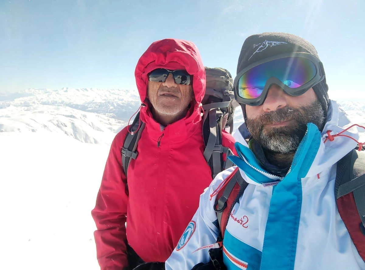 Tunceli Gençlik Hizmetleri Spor Kulübü Üyeleri Bağır Dağı’na Tırmandı