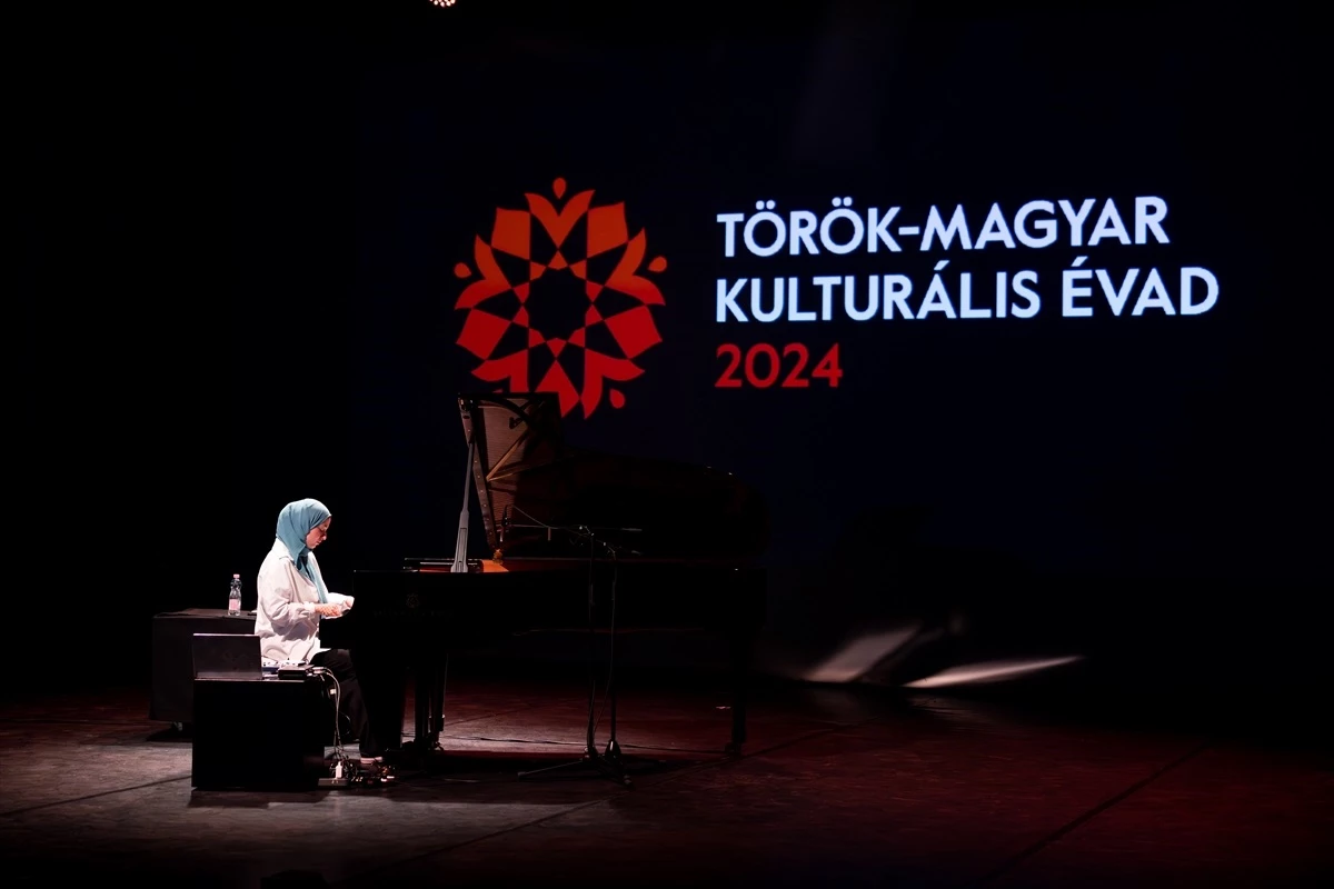 Türk Piyano Sanatkarı Büşra Kayıkçı Budapeşte’de Konser Verdi